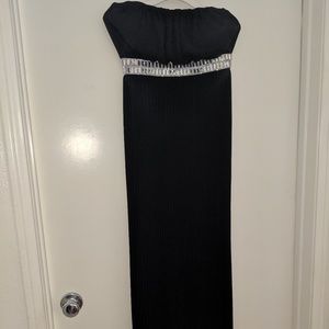 NEW BEAUTIFUL BLACK PLEATED DRESS ELEGANT DECOR